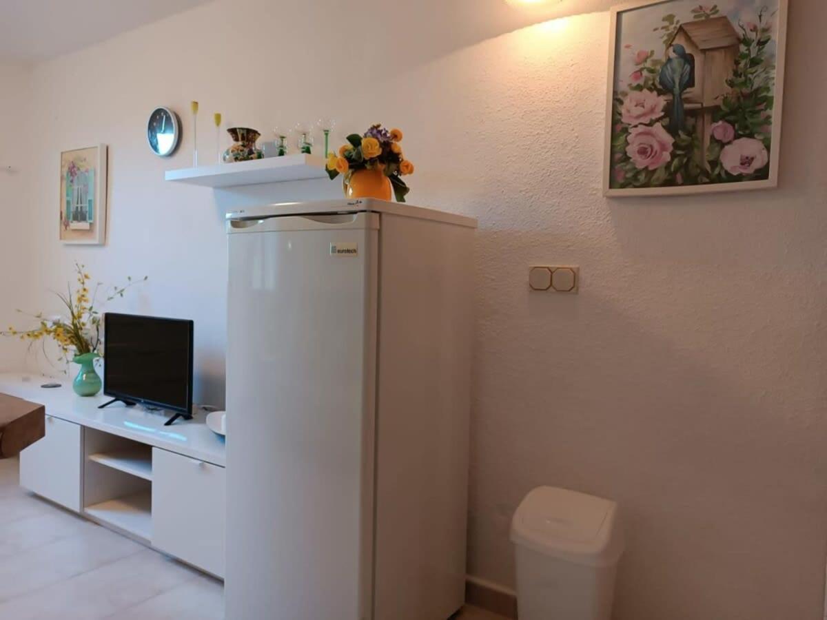 Quaint Ground Floor Apartment With Pool Lb1 Torrevieja Bagian luar foto
