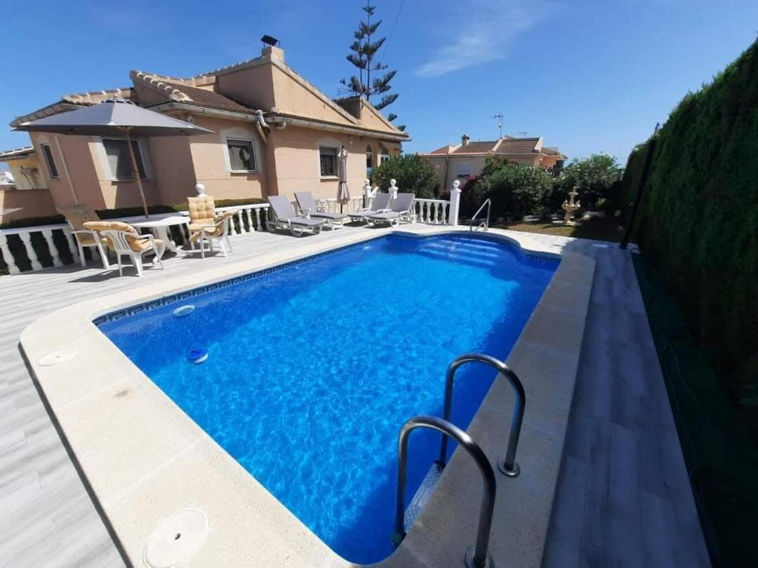 Quaint Ground Floor Apartment With Pool Lb1 Torrevieja Bagian luar foto