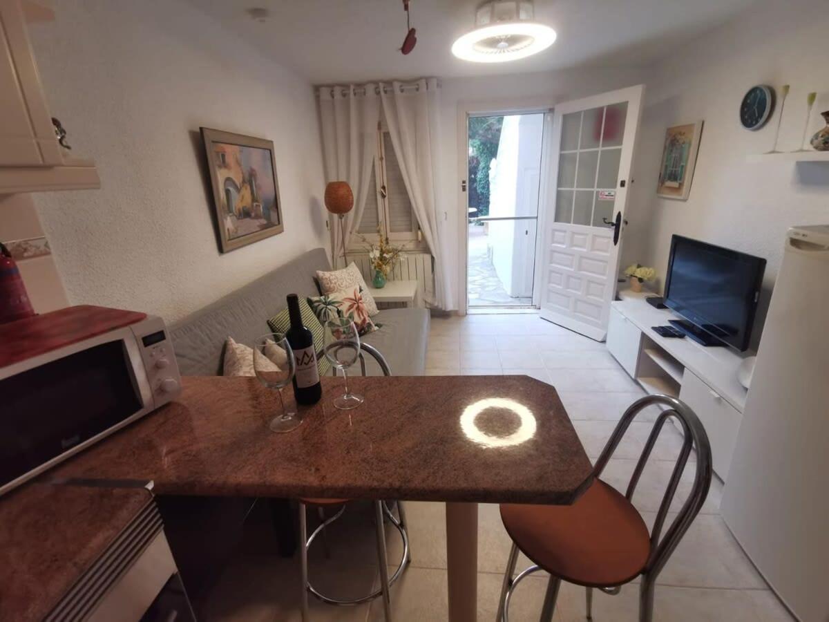 Quaint Ground Floor Apartment With Pool Lb1 Torrevieja Bagian luar foto