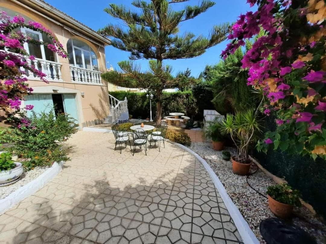 Quaint Ground Floor Apartment With Pool Lb1 Torrevieja Bagian luar foto